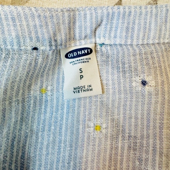 Old Navy | Linen-Cotton Blue Floral Ruffle Sleeve Top - Picture 7 of 8